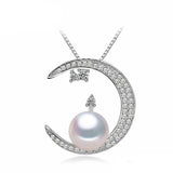 Jolie collier à perle et croissant de lune en diamants