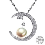 Jolie collier à perle et croissant de lune en diamants